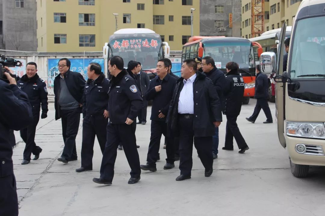 市政府副秘書長韓東武一行到隴運集團(tuán)公司武都汽車站檢查春運安全生產(chǎn)工作