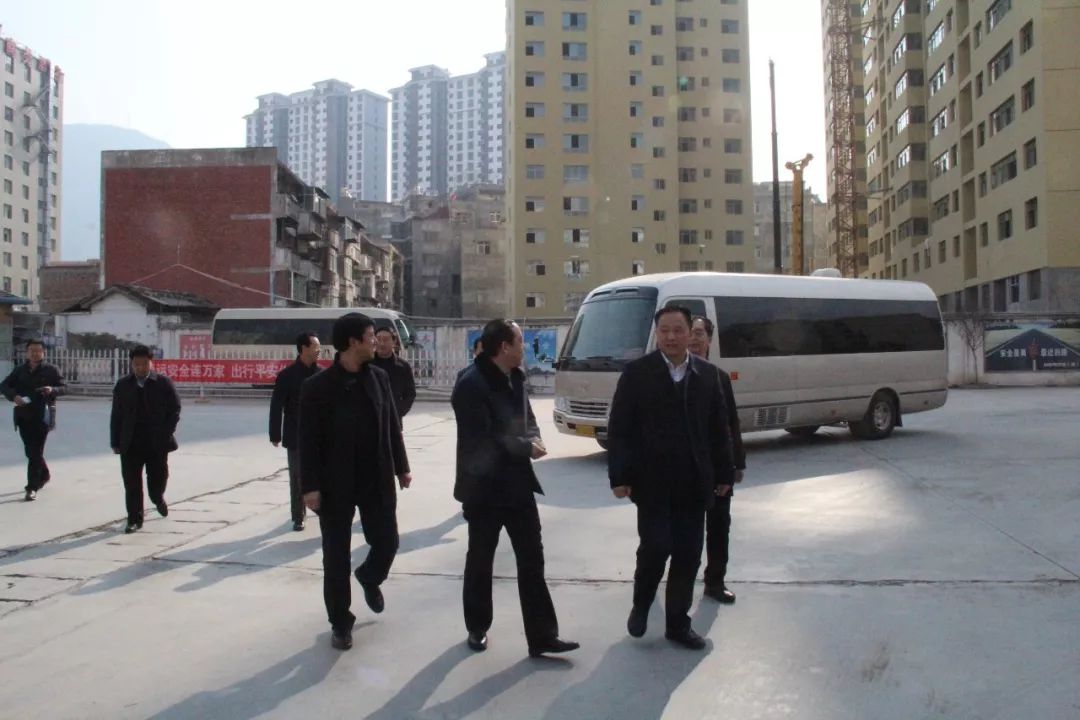 隴南市委常委、常務(wù)副市長張慶宏、副市長徐世林、市人大副主任陳榮等一行深入隴運集團公司武都汽車站開展春節(jié)前走訪慰問活動