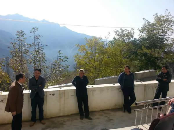 隴運(yùn)集團(tuán)公司董事長(zhǎng)、黨委書記李寅祥率相關(guān)人員專程前往精準(zhǔn)扶貧點(diǎn)進(jìn)行深入調(diào)研