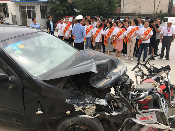 隴南駕校文明交通進(jìn)駕?！拔鍌€一”活動