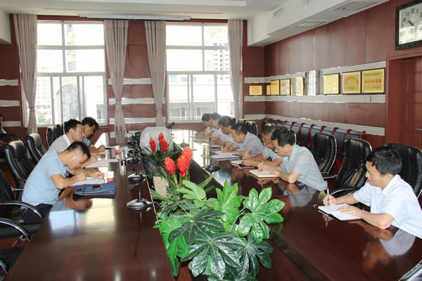 市交通運(yùn)輸局黨組書(shū)記、局長(zhǎng)馬潤(rùn)同志對(duì)隴運(yùn)集團(tuán)公司全面從嚴(yán)治黨及黨風(fēng)廉政建設(shè)進(jìn)行專題調(diào)研