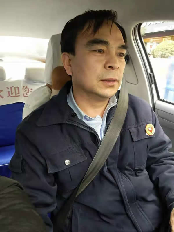 【拾金不昧】為隴運集團潤祥出租車公司駕駛員“王劉德”點贊??！