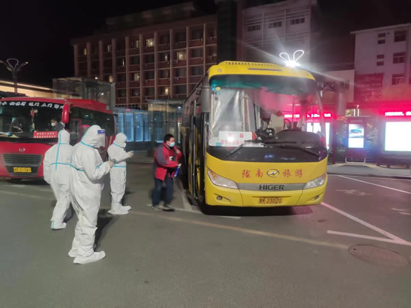 隴運(yùn)集團(tuán)公司“點對點”愛心直通車護(hù)送返鄉(xiāng)人員平安回家