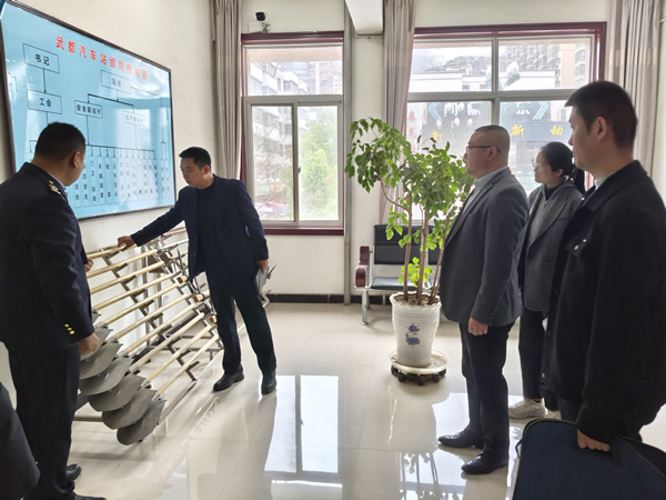 隴南市隴運(yùn)集團(tuán)公司黨委書記、董事長(zhǎng)馬明喜帶隊(duì)開展安全生產(chǎn)檢查